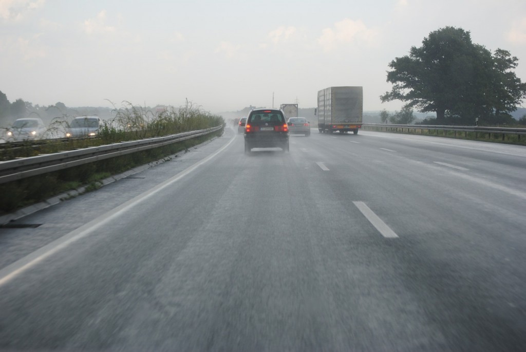hydroplaning-397351_1280